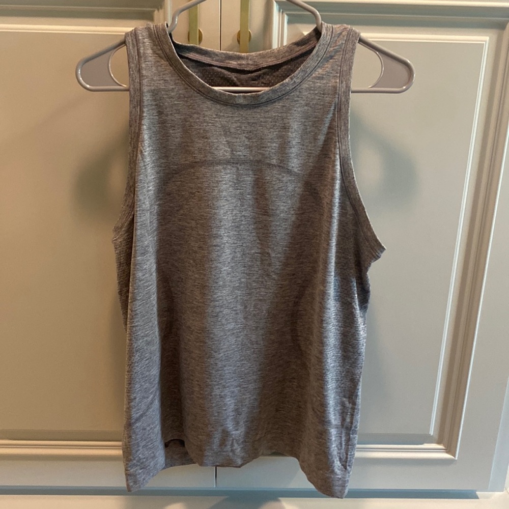Lululemon size 8 grey tank!